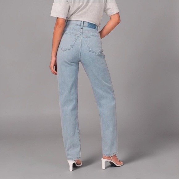 Abercrombie Curve Love Asymmetrical Waist Dad Jeans Light Wash 6 Short - Picture 4 of 14